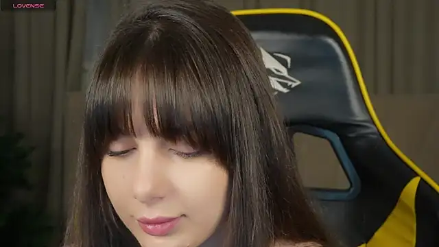 Snapshot of Alisa054 chatting on 12/15/24, 04:15 Alisa054 online show from 12/15/24, 04:15