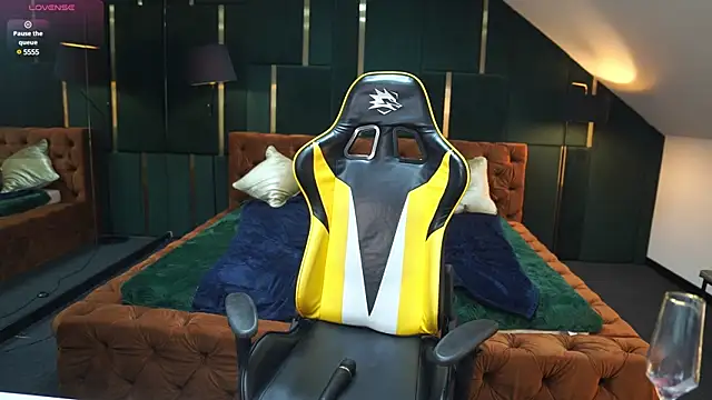 Snapshot of Alisa054 chatting on 12/25/24, 08:28 Alisa054 online show from 12/25/24, 08:28