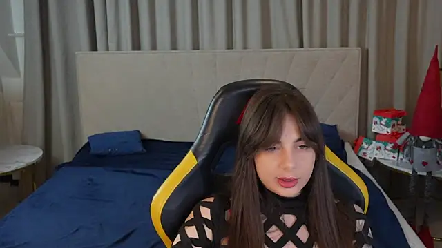 Snapshot of Alisa054 chatting on 01/16/25, 08:11 Alisa054 online show from 01/16/25, 08:11