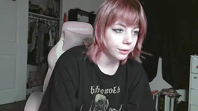 Snapshot of GoddessPinxx chatting on 05/15/26, 11:28 GoddessPinxx online show from 05/15/26, 11:28