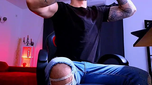 MightyAaron66 online show from 11/18/25, 03:01