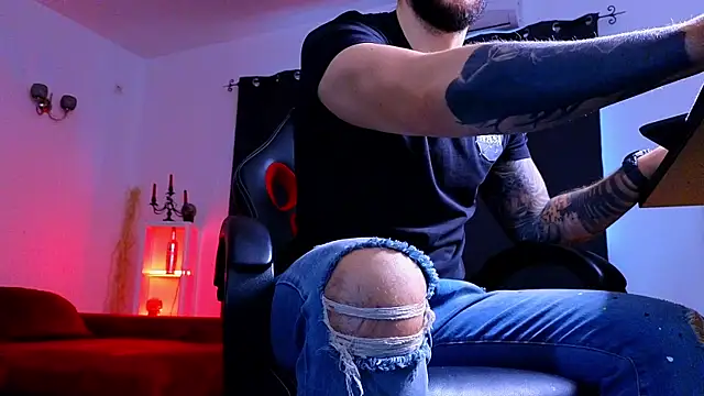 MightyAaron66 online show from 12/18/25, 07:25