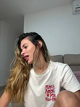 Snapshot of cuteluci_ chatting on 07/02/26, 06:52 cuteluci online show from 07/02/26, 06:52