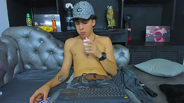 HeellBoy  online show from 11/06/25, 07:48