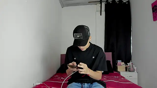 Snapshot of HeellBoy_ chatting on 03/18/26, 07:39 HeellBoy online show from 03/18/26, 07:39