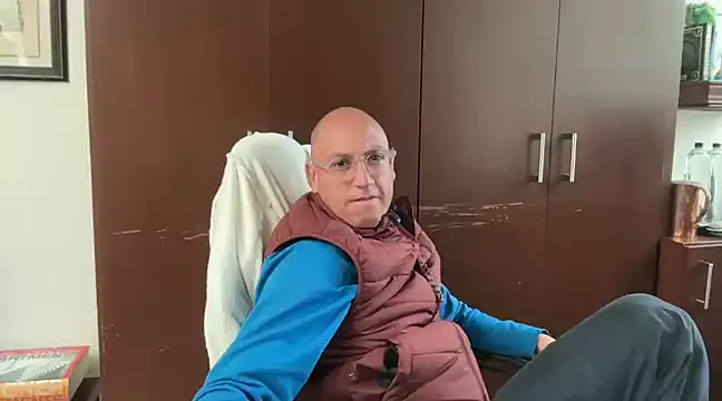 alanan881 online show from 01/13/25, 06:49