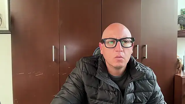 alanan881 online show from 11/30/25, 06:34