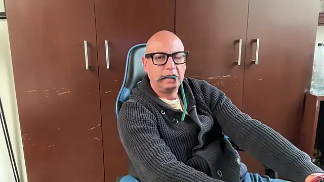 alanan881 online show from 12/05/25, 06:15