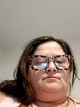 Snapshot of staceysmomfow chatting on 01/21/25, 01:39 staceysmomfow online show from 01/21/25, 01:39