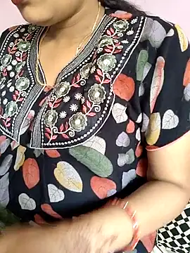 Snapshot of samitasharma chatting on 02/17/25, 06:42 samitasharma online show from 02/17/25, 06:42
