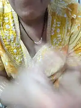 Snapshot of samitasharma chatting on 02/23/25, 01:53 samitasharma online show from 02/23/25, 01:53