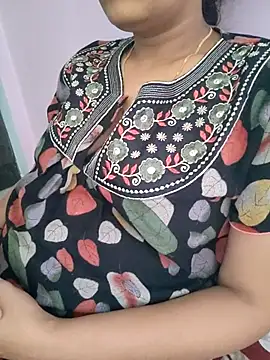 Snapshot of samitasharma chatting on 03/08/25, 04:56 samitasharma online show from 03/08/25, 04:56