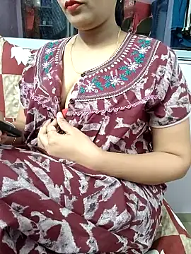 Snapshot of samitasharma chatting on 03/08/25, 04:28 samitasharma online show from 03/08/25, 04:28