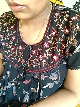 Snapshot of samitasharma chatting on 09/13/25, 05:18 samitasharma online show from 09/13/25, 05:18