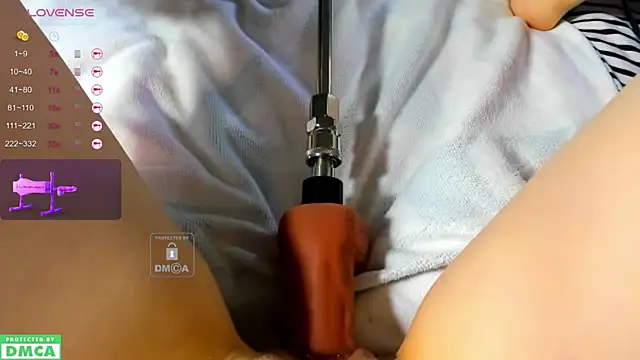 Snapshot of xteona chatting on 09/23/25, 10:40 xteona online show from 09/23/25, 10:40