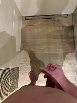 Snapshot of rundum40 chatting on 12/10/24, 07:43 rundum40 online show from 12/10/24, 07:43