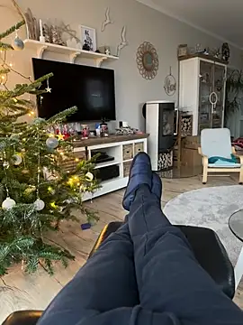 Snapshot of rundum40 chatting on 12/12/24, 02:33 rundum40 online show from 12/12/24, 02:33