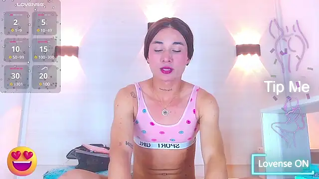 Snapshot of Molly_Spears chatting on 02/27/25, 02:43 Molly Spears online show from 02/27/25, 02:43