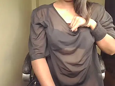 Snapshot of Black-Pearll chatting on 11/04/25, 05:45 Black-Pearll online show from 11/04/25, 05:45