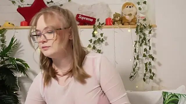 Snapshot of MonicaAsis chatting on 03/13/25, 06:12 MonicaAsis online show from 03/13/25, 06:12