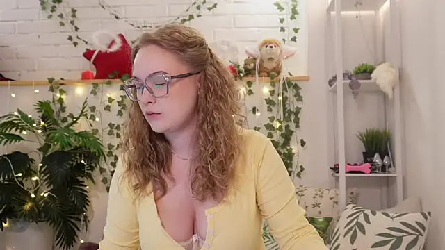 Snapshot of MonicaAsis chatting on 09/21/25, 05:58 MonicaAsis online show from 09/21/25, 05:58