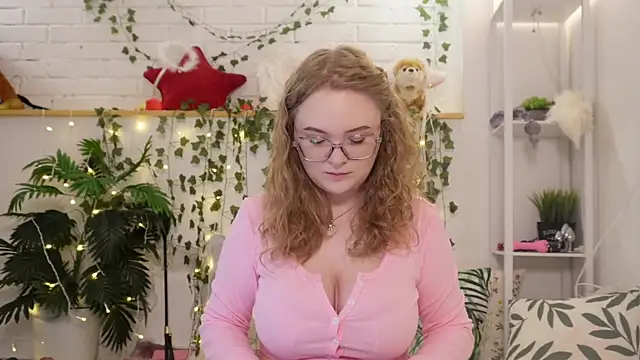 Snapshot of MonicaAsis chatting on 09/25/25, 05:27 MonicaAsis online show from 09/25/25, 05:27