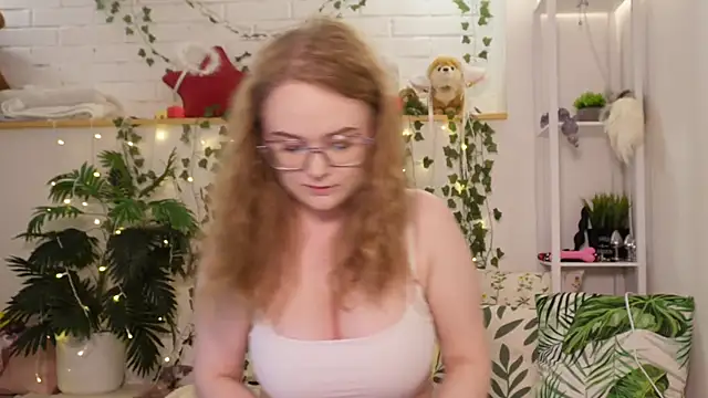 Snapshot of MonicaAsis chatting on 10/18/25, 05:57 MonicaAsis online show from 10/18/25, 05:57