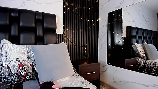 AuroraBon online show from 10/08/25, 09:18