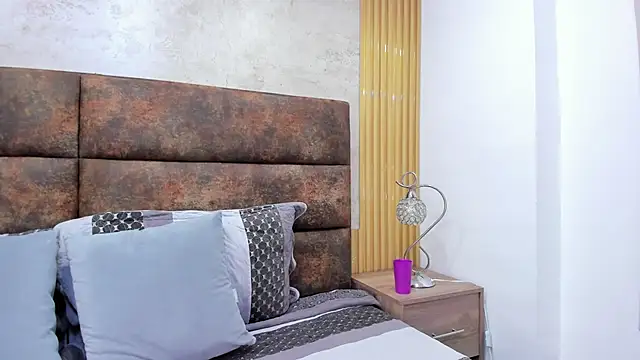 AuroraBon online show from 12/17/25, 05:02