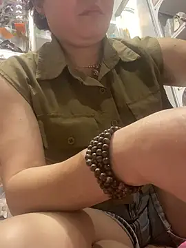 Snapshot of Cesywet chatting on 02/13/25, 06:30 Cesywet online show from 02/13/25, 06:30