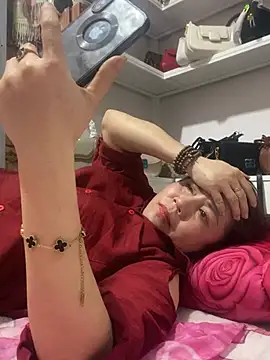 Snapshot of Cesywet chatting on 02/14/25, 06:23 Cesywet online show from 02/14/25, 06:23