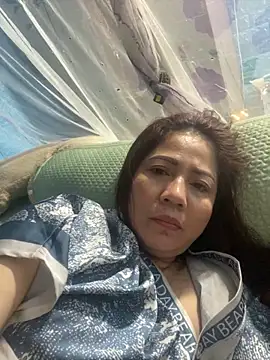 Snapshot of Cesywet chatting on 02/17/25, 12:10 Cesywet online show from 02/17/25, 12:10