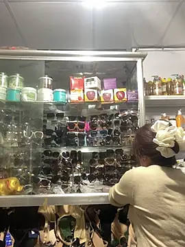 Snapshot of Cesywet chatting on 02/24/25, 03:02 Cesywet online show from 02/24/25, 03:02