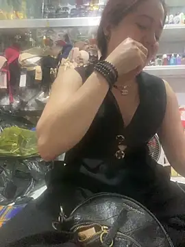 Snapshot of Cesywet chatting on 03/08/25, 10:11 Cesywet online show from 03/08/25, 10:11