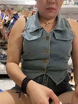 Snapshot of Cesywet chatting on 03/22/25, 07:57 Cesywet online show from 03/22/25, 07:57