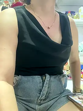 Snapshot of Cesywet chatting on 09/16/25, 05:08 Cesywet online show from 09/16/25, 05:08