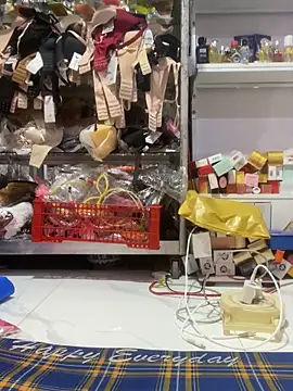 Snapshot of Cesywet chatting on 09/24/25, 05:11 Cesywet online show from 09/24/25, 05:11