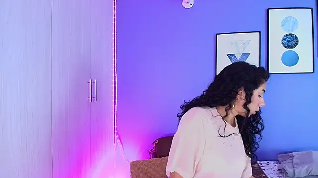 candyy bella online show from 01/16/25, 09:19