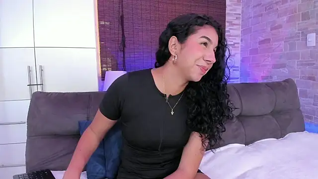 candyy bella online show from 01/31/25, 03:00