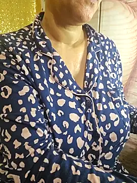 Foxlady2271 online show from 02/14/25, 08:21