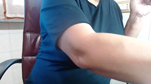 Foxlady2271 online show from 10/28/25, 12:19