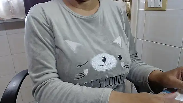 Foxlady2271 online show from 11/09/25, 09:29