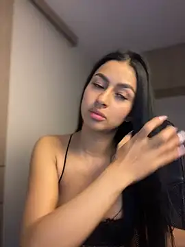 maddy bronw  online show from 12/28/24, 01:18