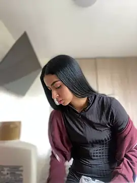 maddy bronw  online show from 12/28/24, 08:25