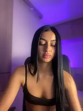 maddy bronw  online show from 01/19/25, 01:21