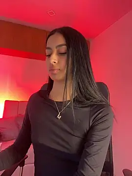 maddy bronw  online show from 02/03/25, 09:39