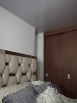 maddy bronw  online show from 02/21/25, 03:12