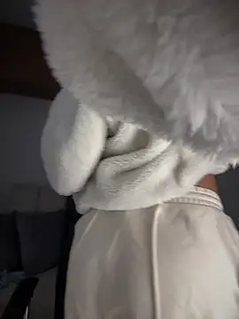 maddy bronw  online show from 03/09/25, 03:22