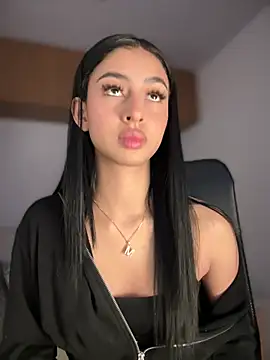 maddy bronw  online show from 03/13/25, 12:27