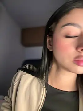 maddy bronw  online show from 03/23/25, 12:26